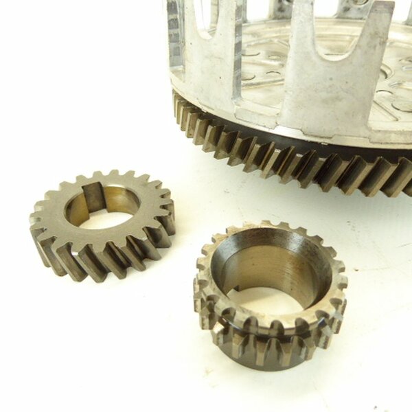 Suzuki GN 250 NJ42A Kupplungskorb / gear assy