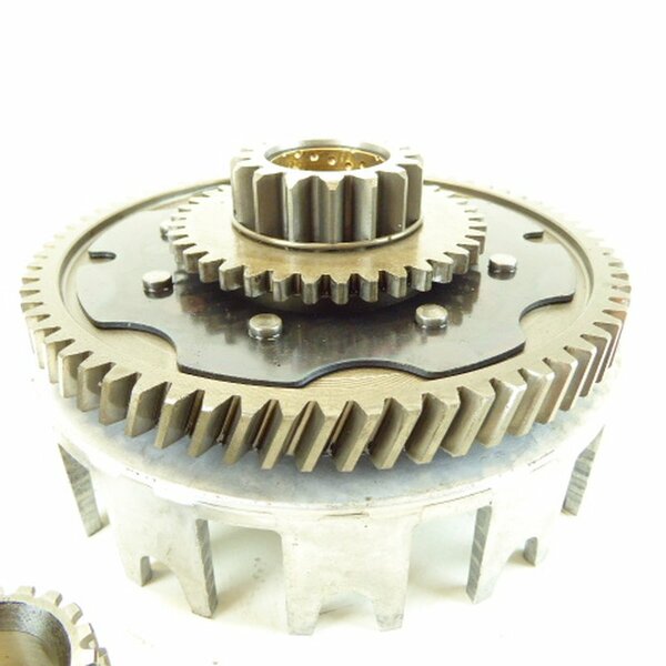 Suzuki GN 250 NJ42A Kupplungskorb / gear assy