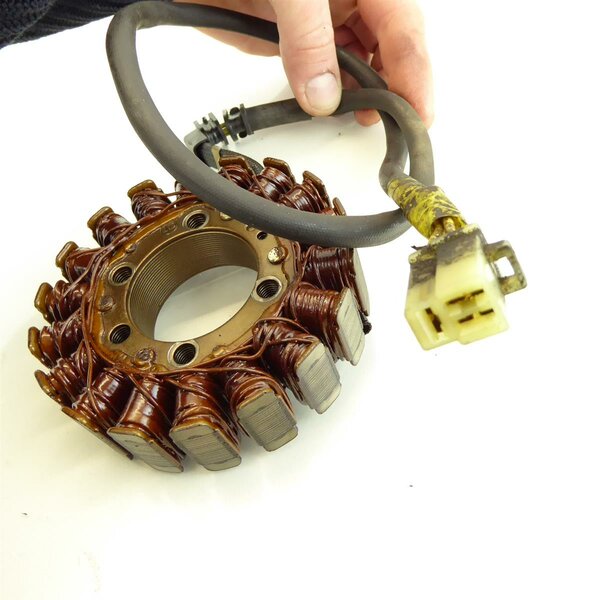 Honda VFR 750 F RC24 Lichtmaschine LIMA Stator / generator