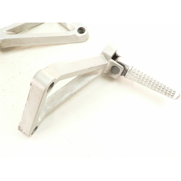 Daelim VJ 125 Roadwin Furastentrger Sozius rechts + links / mounting footpeg #2