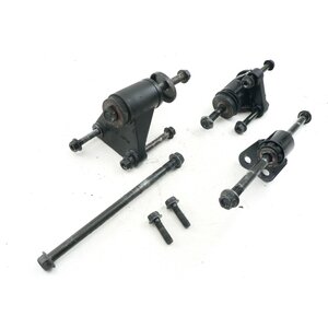 Kawasaki GPZ 550 A Uni Trak ZX550A Motorhalterung Satz /...